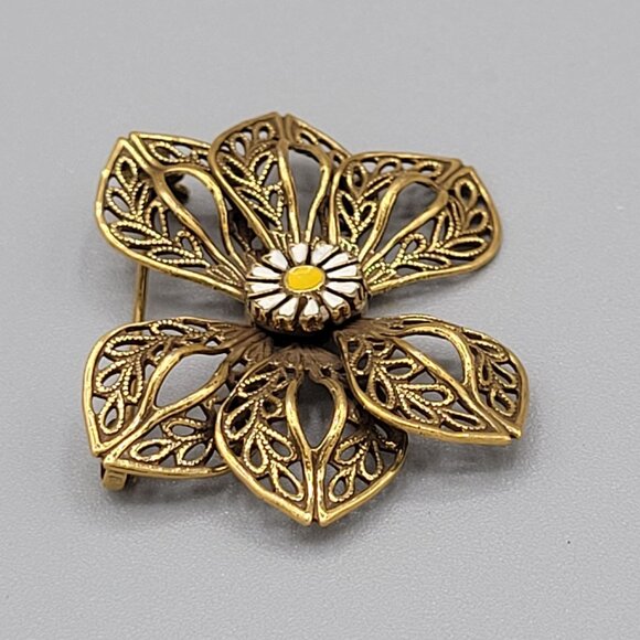 Gold Tone Floral Flower Shaped Brooch Pin Enameled Daisy Center Open Work - Picture 4 of 7